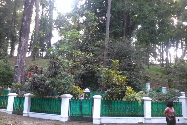 Wujud makam Ratu Galuh dari luar