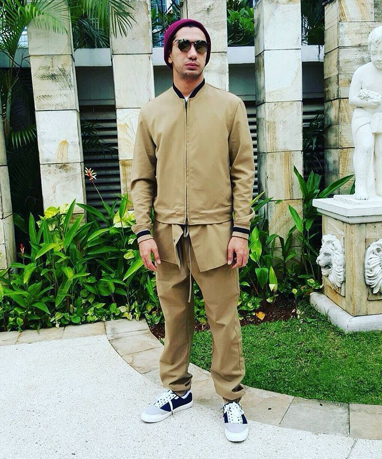 Ngintipin Gaya Stylish Reza  Rahadian Yuk Karena yang Kece 