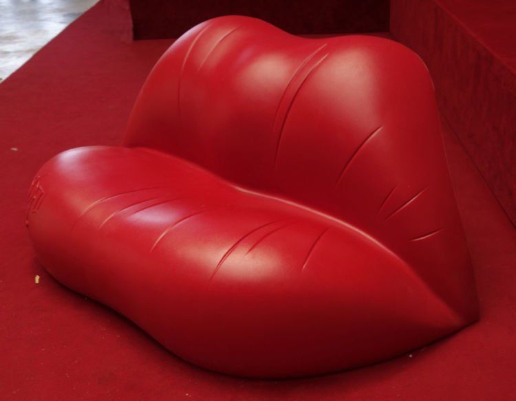 sofa mwah mwah. hihihi.