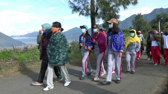 ini jalan santai sarung Sabtu (16/7) kemarin