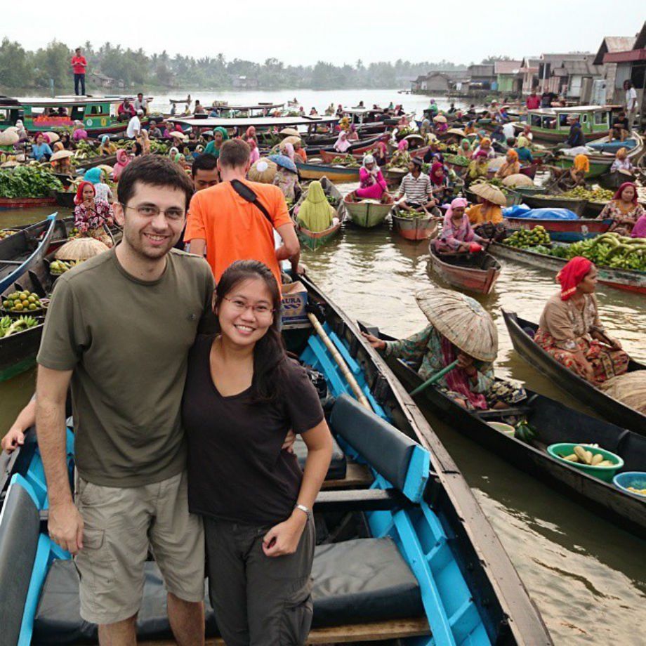 Dina dan Ryan, Pasangan Traveler yang Hobinya Keliling Dunia. Jomblo Jangan Baper Ya!