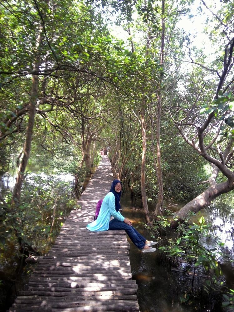 OOTD simple dipadu nuansa hutan