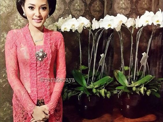 10 Kombinasi Bros Cantik untuk Kebaya Kutubarumu. Bikin Kamu Nggak Malas Kondangan!