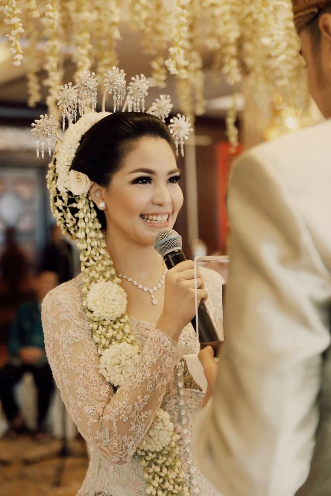 Untuk kebaya, ikhlaskan ini nanti jadi milik perias pengantinmu