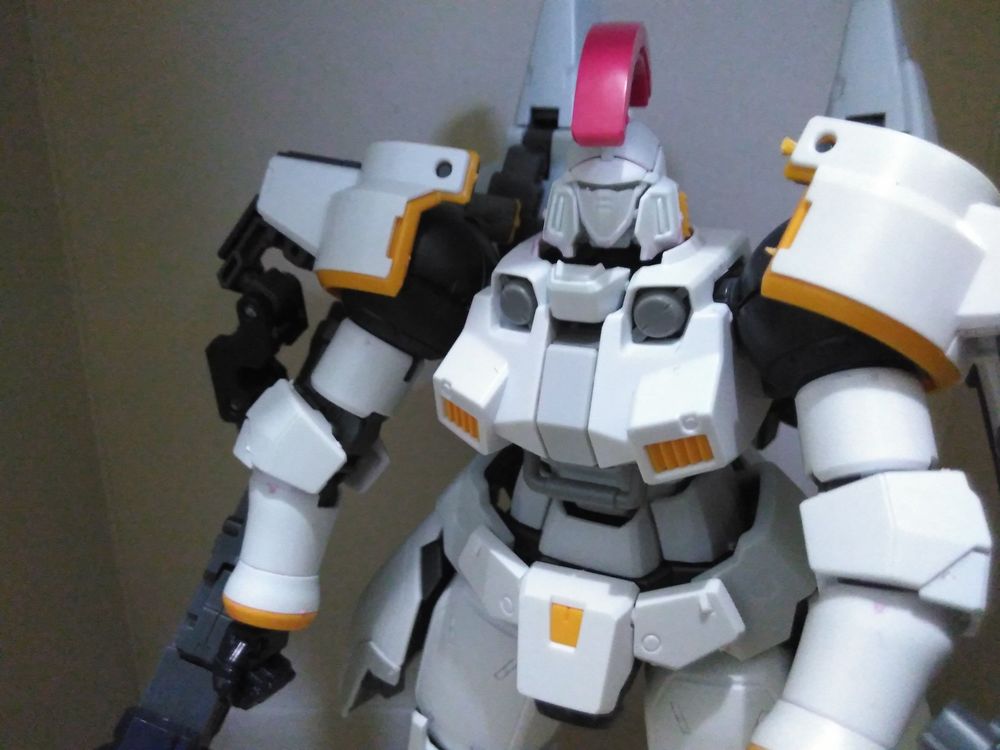 Cara Melakukan photography ActionFigure (Gundam) dengan Menggunakan Kamera HP dan Adobe Photoshop