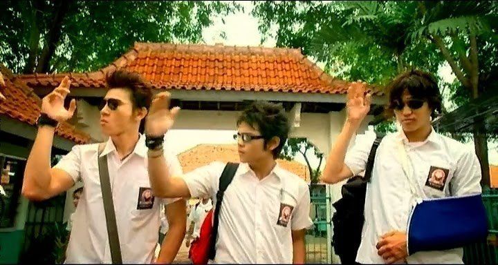 6 Hal Ini Kamu Rasakan Saat Gagal Jadi Anak Populer Sekolah Pas SMA, Memang Kuper atau Nggak Nyaman?