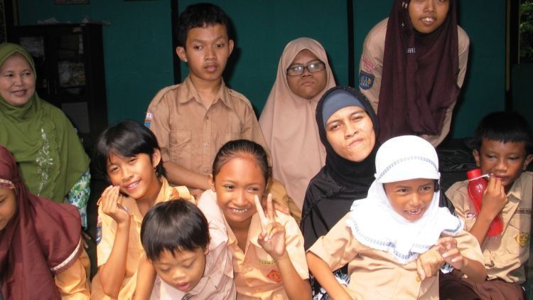 Kisah Inspiratif Safrina, Penderita Cerebral Palsy yang Kuliah S2 demi Cita-Cita Mulia