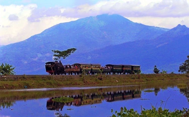 Kamu harus coba naik kereta wisata Ambarawa