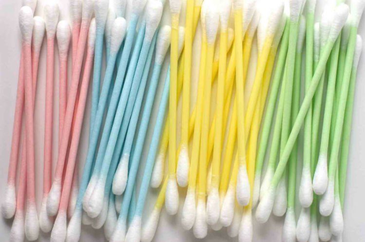 cotton bud untuk membersihkan bagian luar saja