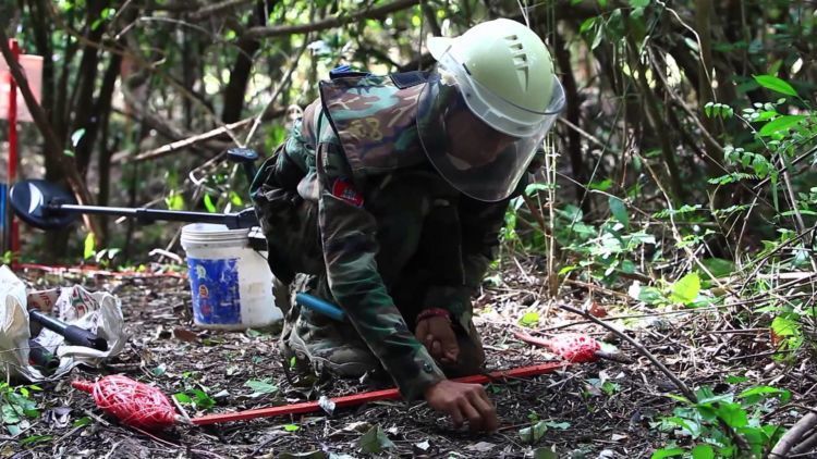 harus sangat waspada dalam melakukan pekerjaan ini