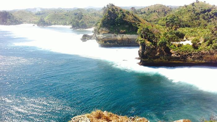 nggak usah naik ke tebing sebenernya juga nggak papa