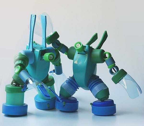 Bosan dengan Ide Biasa? Ini Ada 7 Robot Keren Terbuat dari Botol Plastik Bekas