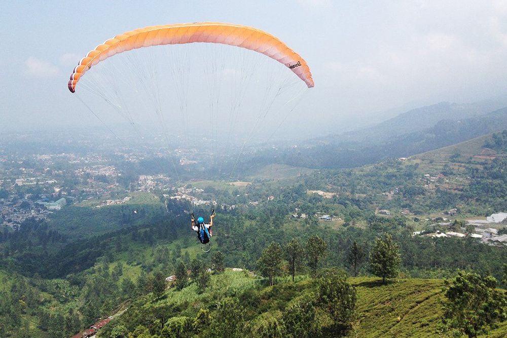 Pengen Coba Paragliding? Di Puncak, Jakarta Saja!