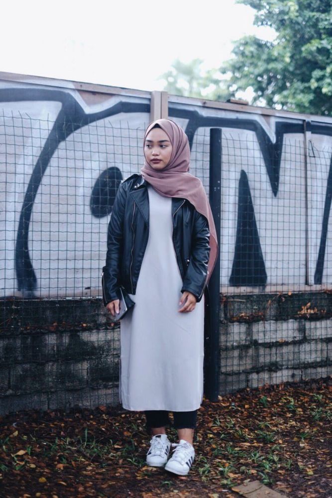 simpel dress dengan jaket kulit