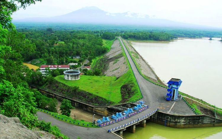 Bersantai di Waduk Gajah Mungkur