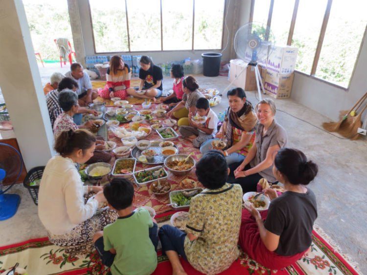 Makan dengan keluarga