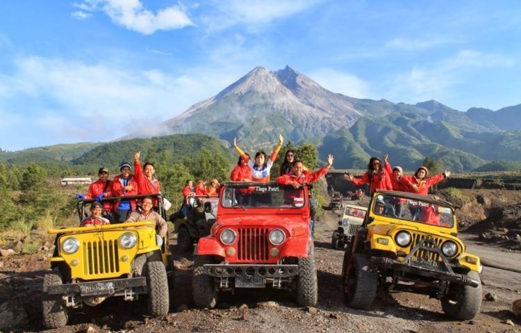 Memacu adrenalin lewat lava tour Merapi