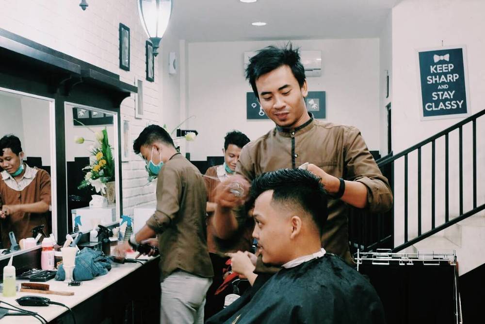 Jangan Sampai Salah Pilih Barber, Bro. Kunci Ketampananmu Ada di Sana! Simak Tipsnya