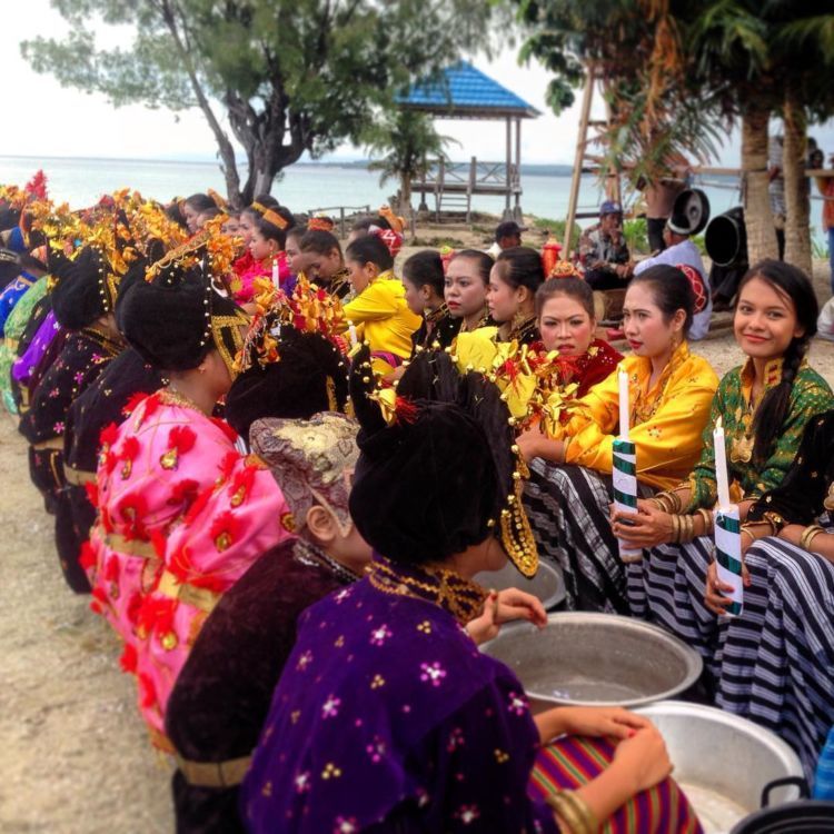 Yang pengen nyari jodoh orang Sulawesi :)