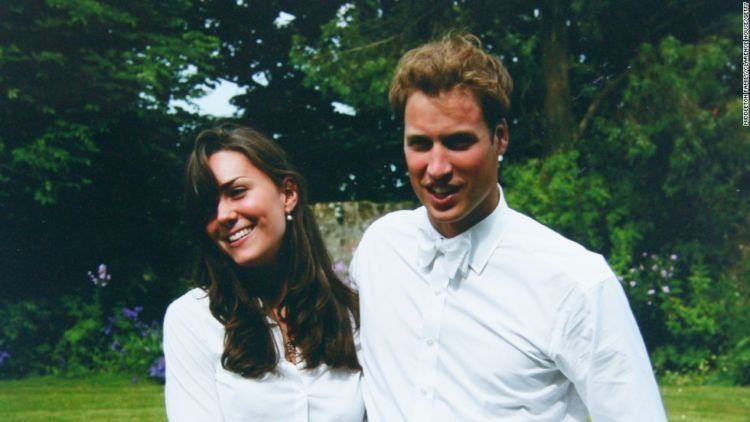 Kate dan William, sesaat setelah kelulusan mereka.