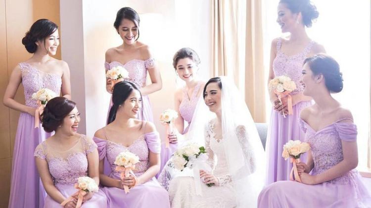 7 Hal Ini Telah Khatam Dirasakan Oleh Kamu yang Terlalu Sering Menjadi Bridesmaid!