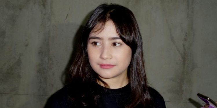 Prilly santai menanggapinya.