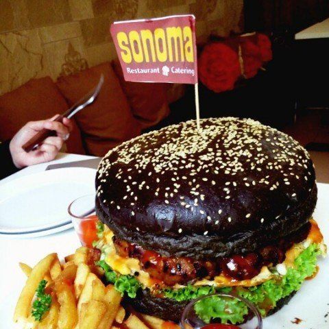 Tuh, kan guede banget burgernya!