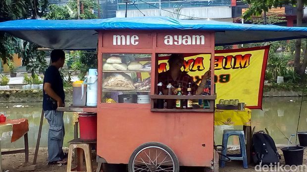 Undang Penjual Street Food ala Indonesia ini, Dijamin Membuat Pesta Pernikahaanmu Semakin Kece dan Merakyat