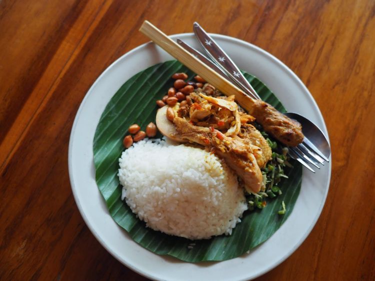 Nasi Ayam Kedewatan Ibu Mangku