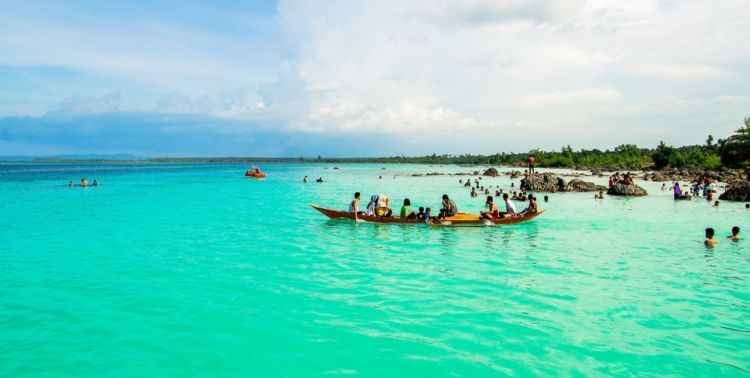 Indahnya pantai Tureloto