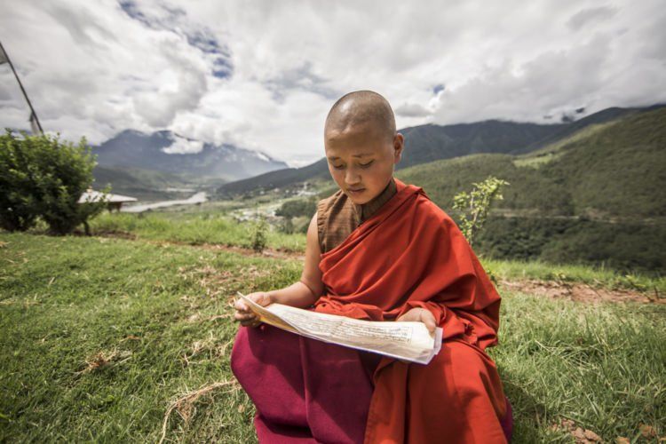 Lagi, 1 dari 100 penduduk Bhutan adalah biksu.