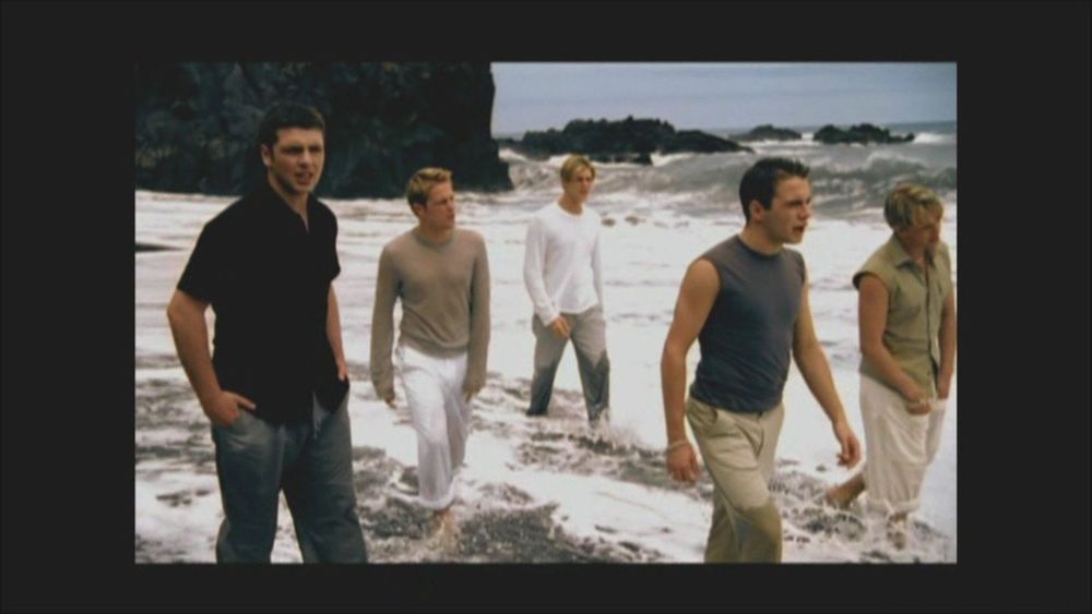 9 Polah Generasi 90-an Menggilai Westlife, Penggemar One Direction Kekinian Ngerasain Juga Nggak Ya?