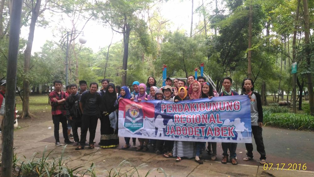 Kita Bukan Hanya Pendaki Gunung Jabodetabek tapi Kita Adalah Keluarga