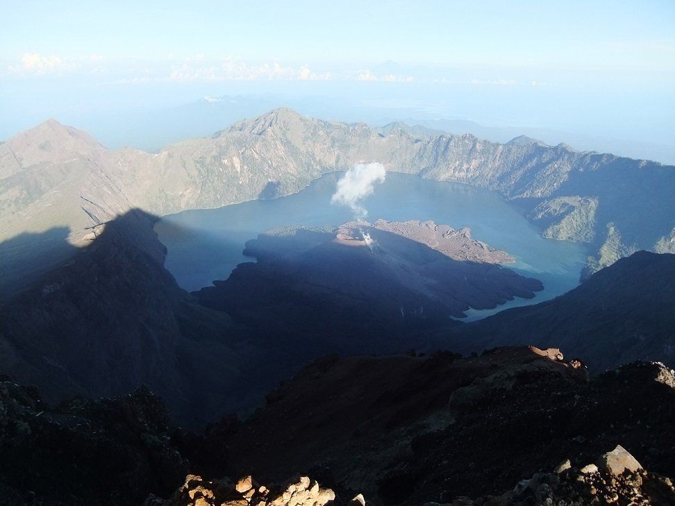 Gunung Barujari di Rinjani Meletus. Pendaki Panik Jelang 17 Agustus!