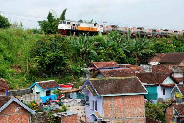 siapa juga yang berani mimpi kalau kampung kumuh bisa datengin duit?