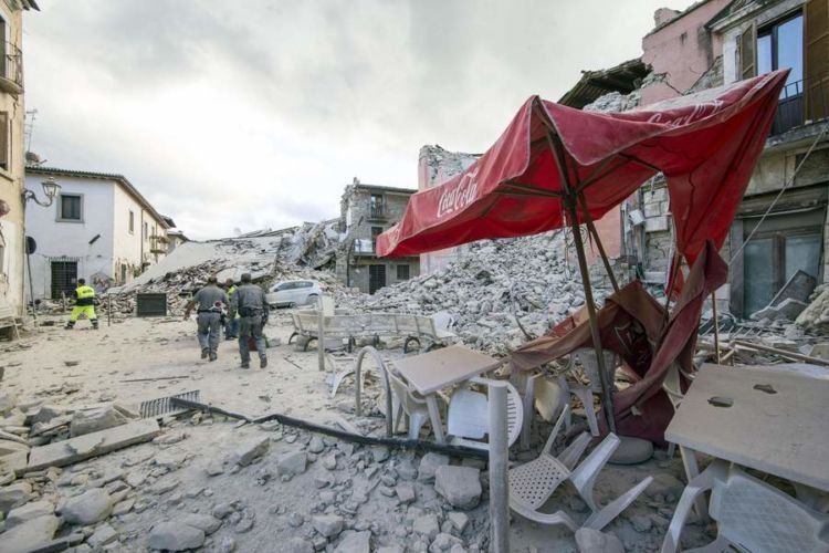 epa05508226 Search and rescue teams survey the rubble in Amatrice, central Italy, 24 August 2016, following a 6.2 magnitude earthquake, according to the United States Geological Survey (USGS), that struck at around 3:30 am local time (1:30 am GMT). The quake was felt across a broad section of central Italy, including the capital Rome where people in homes in the historic center felt a long swaying followed by aftershocks. According to reports at least 21 people died in the quake, 11 in Lazio and 10 in Marche regions. EPA/MASSIMO PERCOSSI NYTCREDIT: Massimo Percossi/European Pressphoto Agency