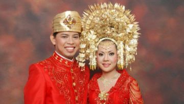 Meski Berat dan Bikin Pusing, 9 Mahkota Pengantin Adat ini Memang Bikin Anggun dan Elegan