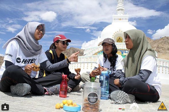 ini sarapan mereka sebelum pendakian