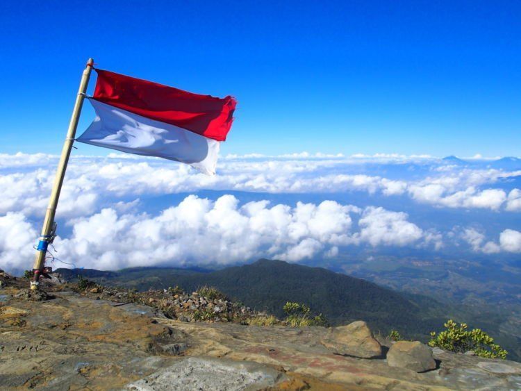 Gunung Barujari di Rinjani Meletus. Pendaki Panik Jelang 