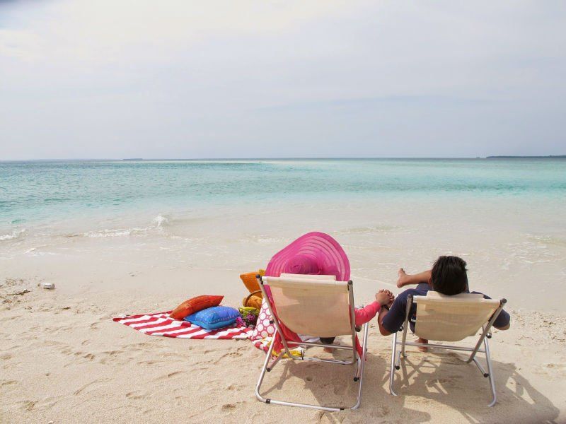 6 Hal Romantis yang Bisa Kamu Lakukan Saat Bulan Madu di Pantai Selain Bali