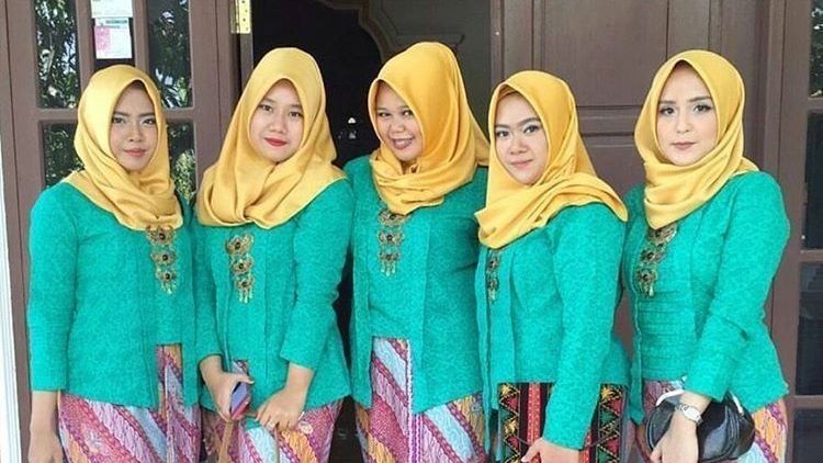 9 Inpirasi Kebaya Kutu Baru, demi Tampilan Cantik di Hari Wisudamu