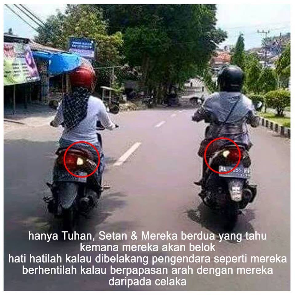 Cewek Mah Kalau Nyetir Motor Suka Gitu, Gak Mau Kalah