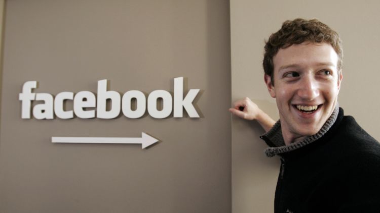 Facebook dulu belum sebesar sekarang. Bangga banget mereka yang merintis facebook bersama Mark.