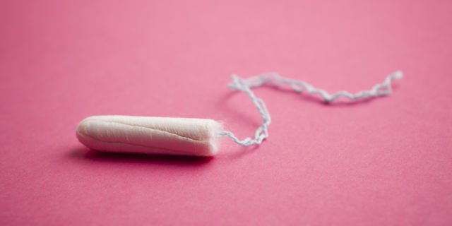 8 Ide 'Gila' Menyulap Pembalut dan Tampon Jadi Benda-benda yang Nggak Biasa