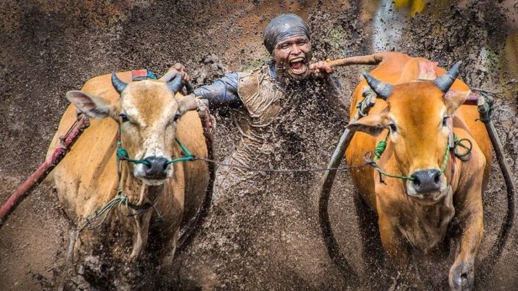 Iklan Ini Nggak Bikin Kamu Tertarik Beli Rokoknya Tapi Malah Pengen Traveling Keliling Indonesia!