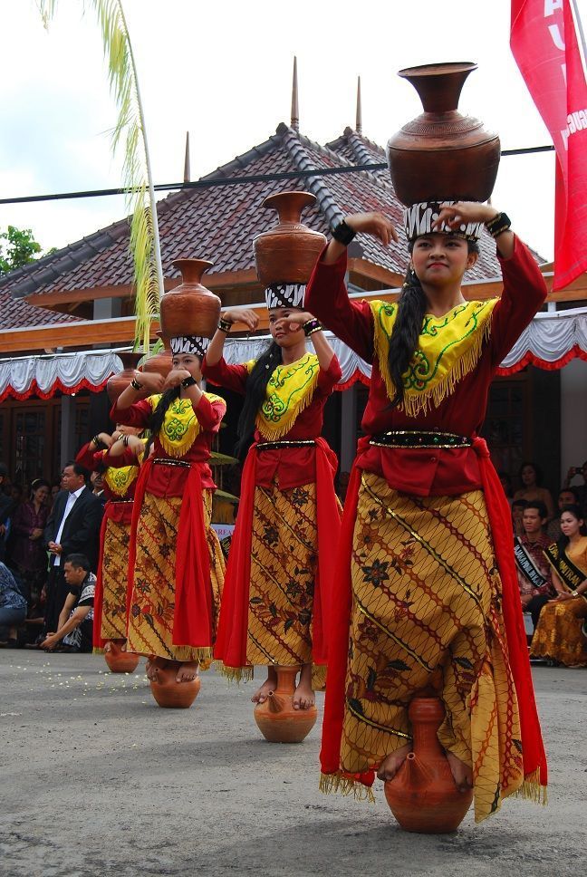 9 Tarian Tradisional dari Jawa Barat yang Harus Dipertahankan