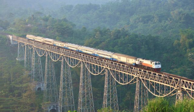 Jalur kereta Jakarta - Bandung (Jembatan Cikubang)