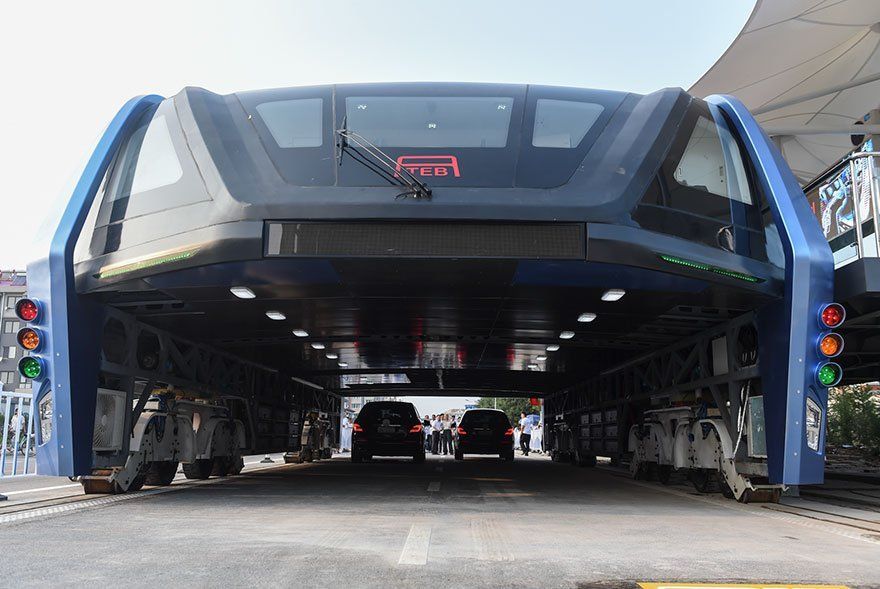 Transit Elevated Bus, Bus Raksasa Dan Terbesar Di Dunia. Hadir Jadi Solusi Macet di China!