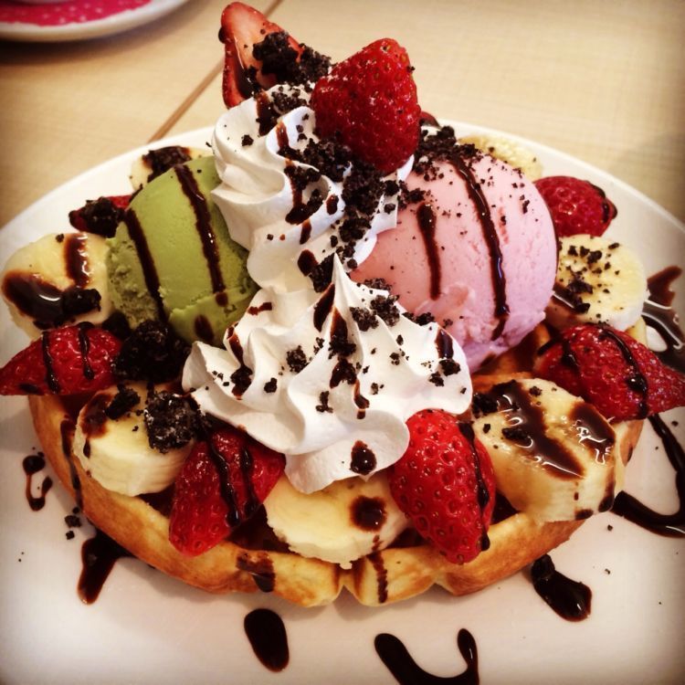 waffle with ice cream