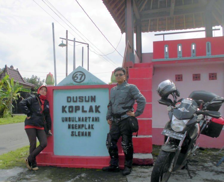 Mungkin yang kasih nama mau bercanda aja